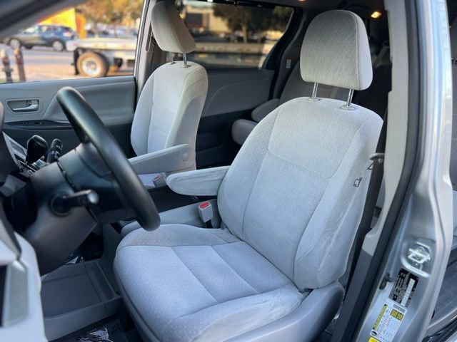 Used 2020 Toyota Sienna LE image 14