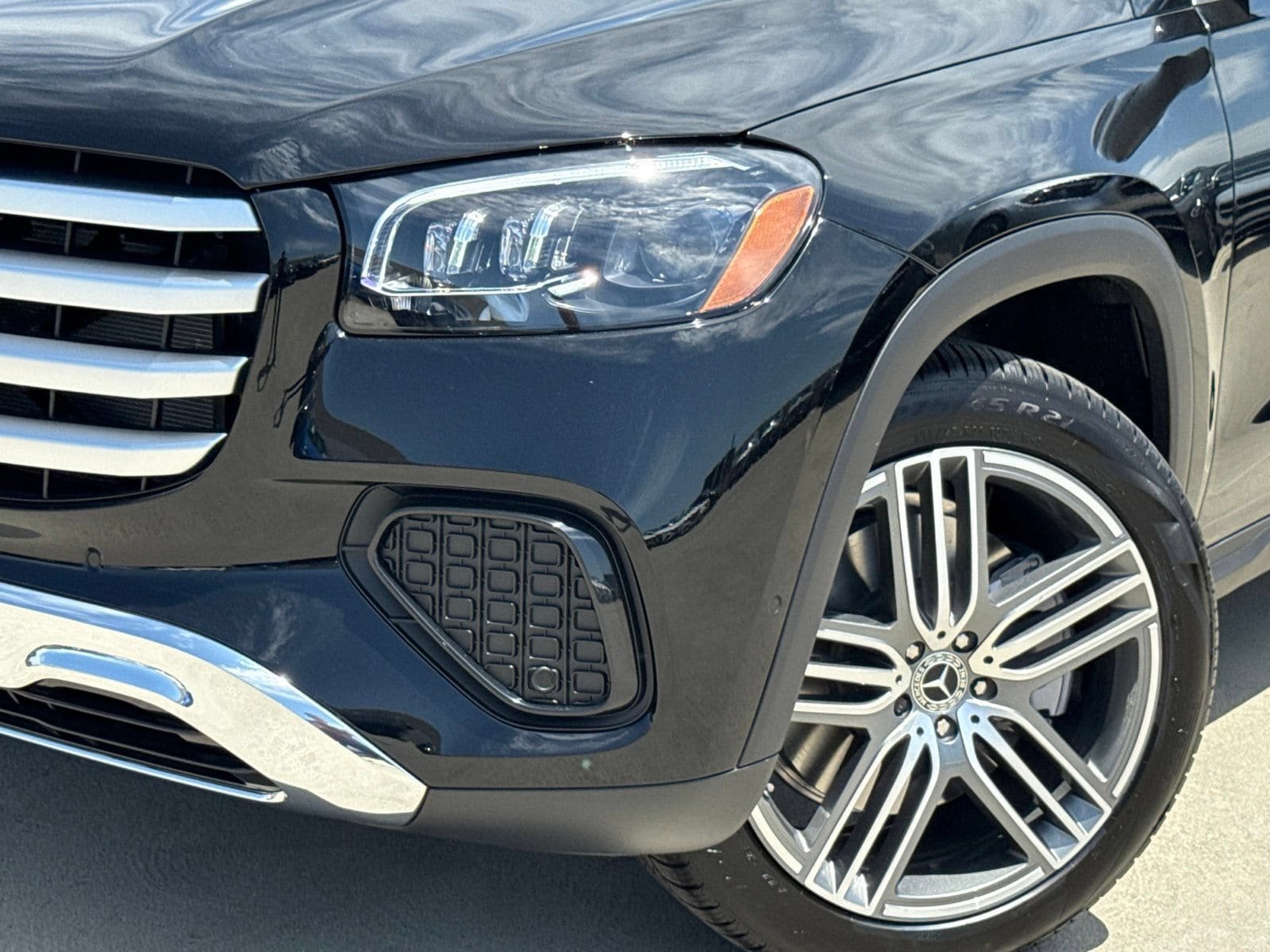 New 2026 Mercedes-Benz GLS 450 4MATIC image 3
