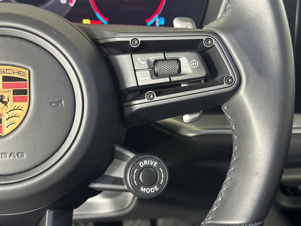 Used 2025 Porsche Cayenne Coupe image 26