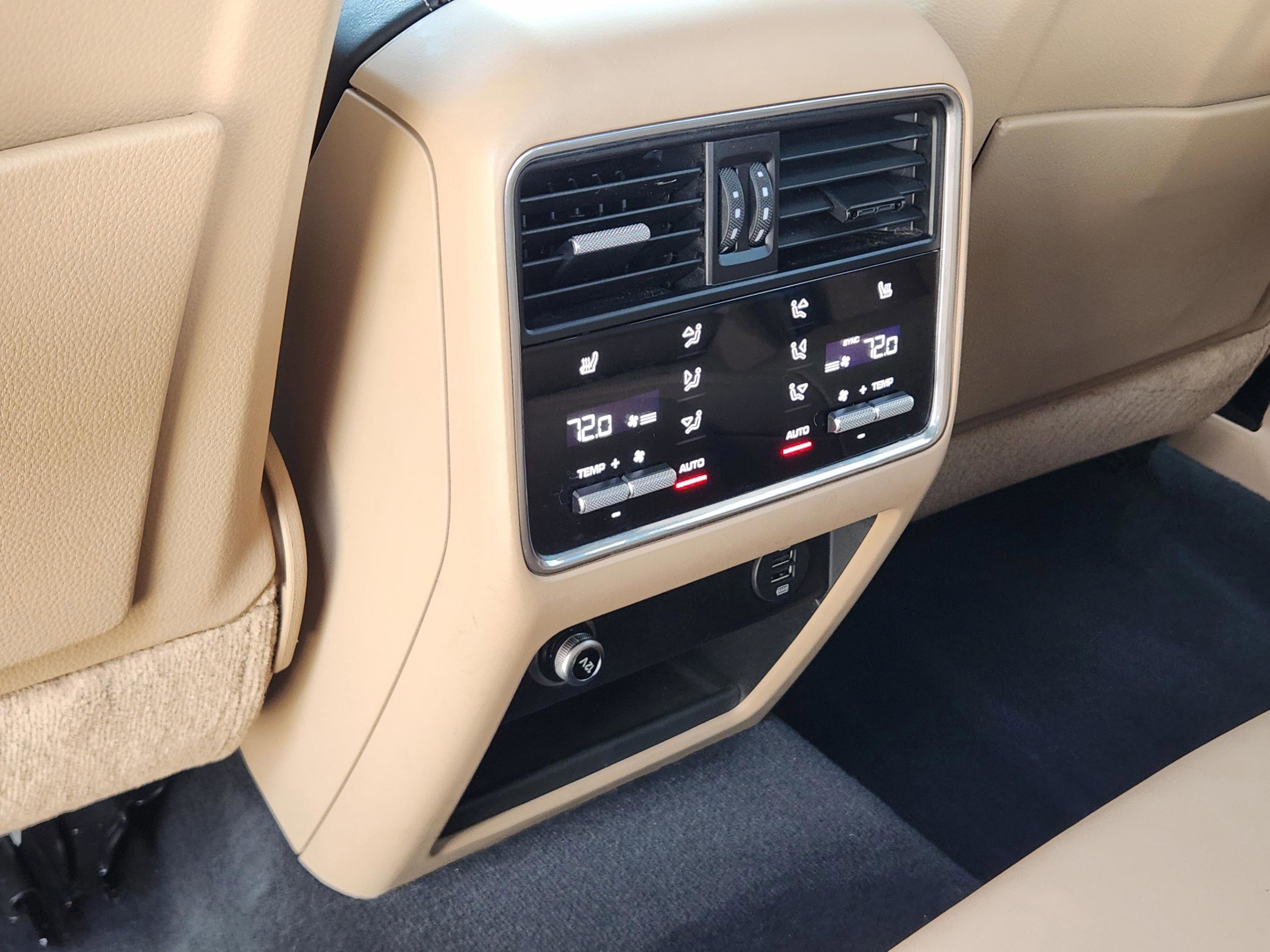 Used 2019 Porsche Cayenne E-Hybrid image 32