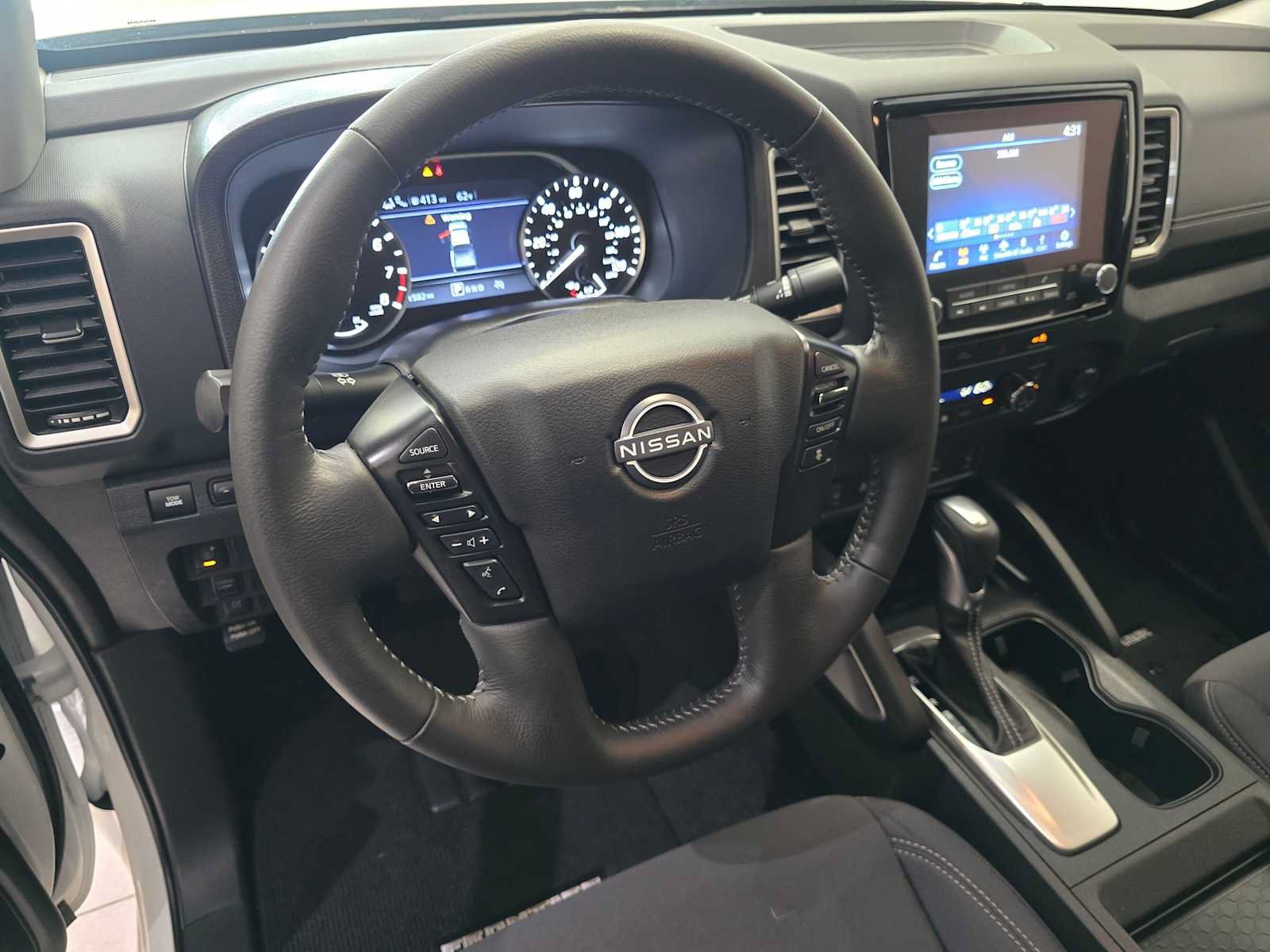 Used 2024 Nissan Frontier SV w/ SV Convenience Package RWD image 2