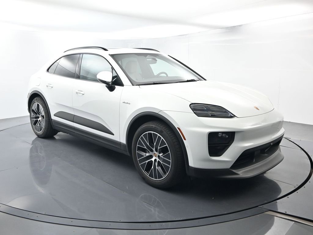 Certified 2025 Porsche Macan Electric image 17
