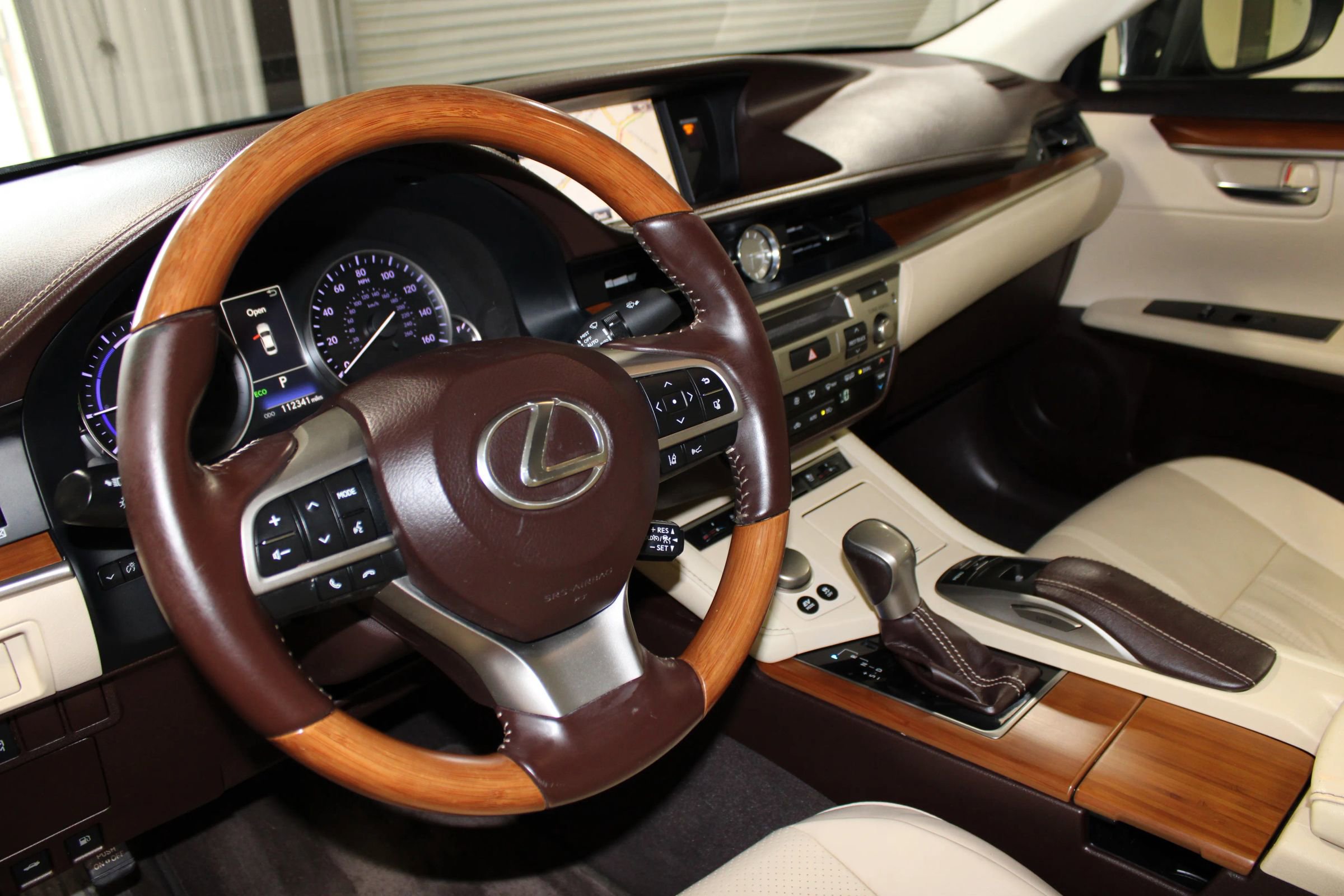 Used 2016 Lexus ES 300h w/ Luxury Package w/Wood Trim FWD image 24