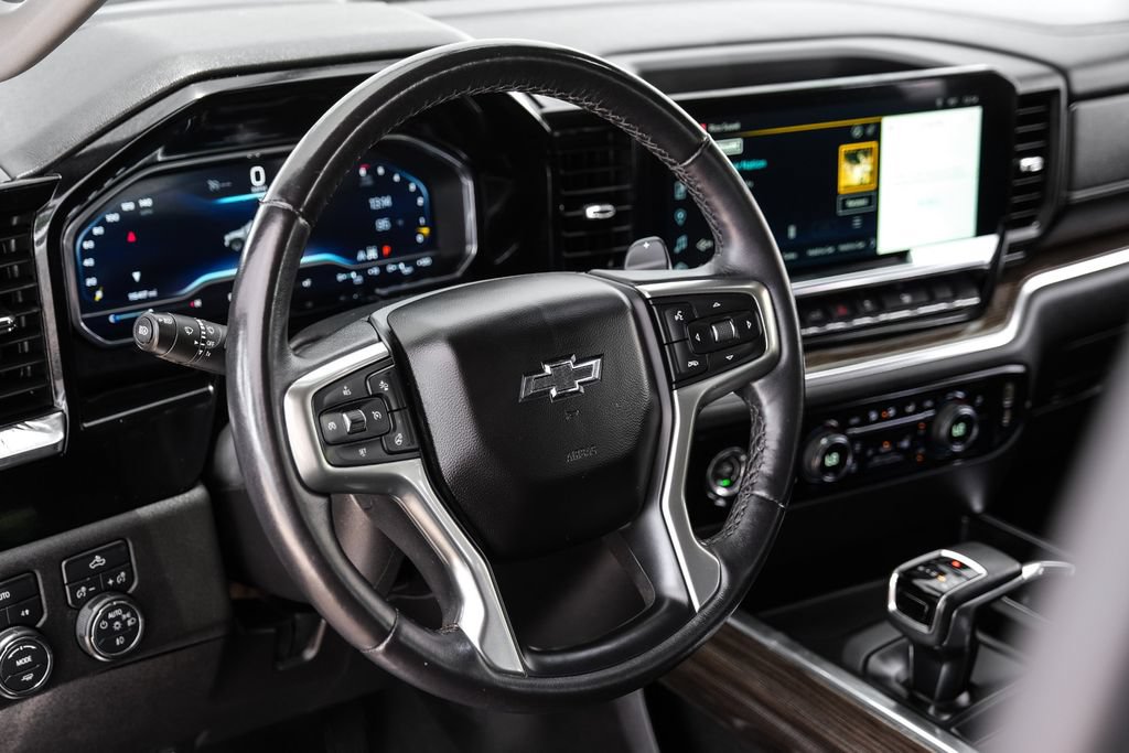 Used 2023 Chevrolet Silverado 1500 RST w/ Redline Edition AWD/4WD image 12