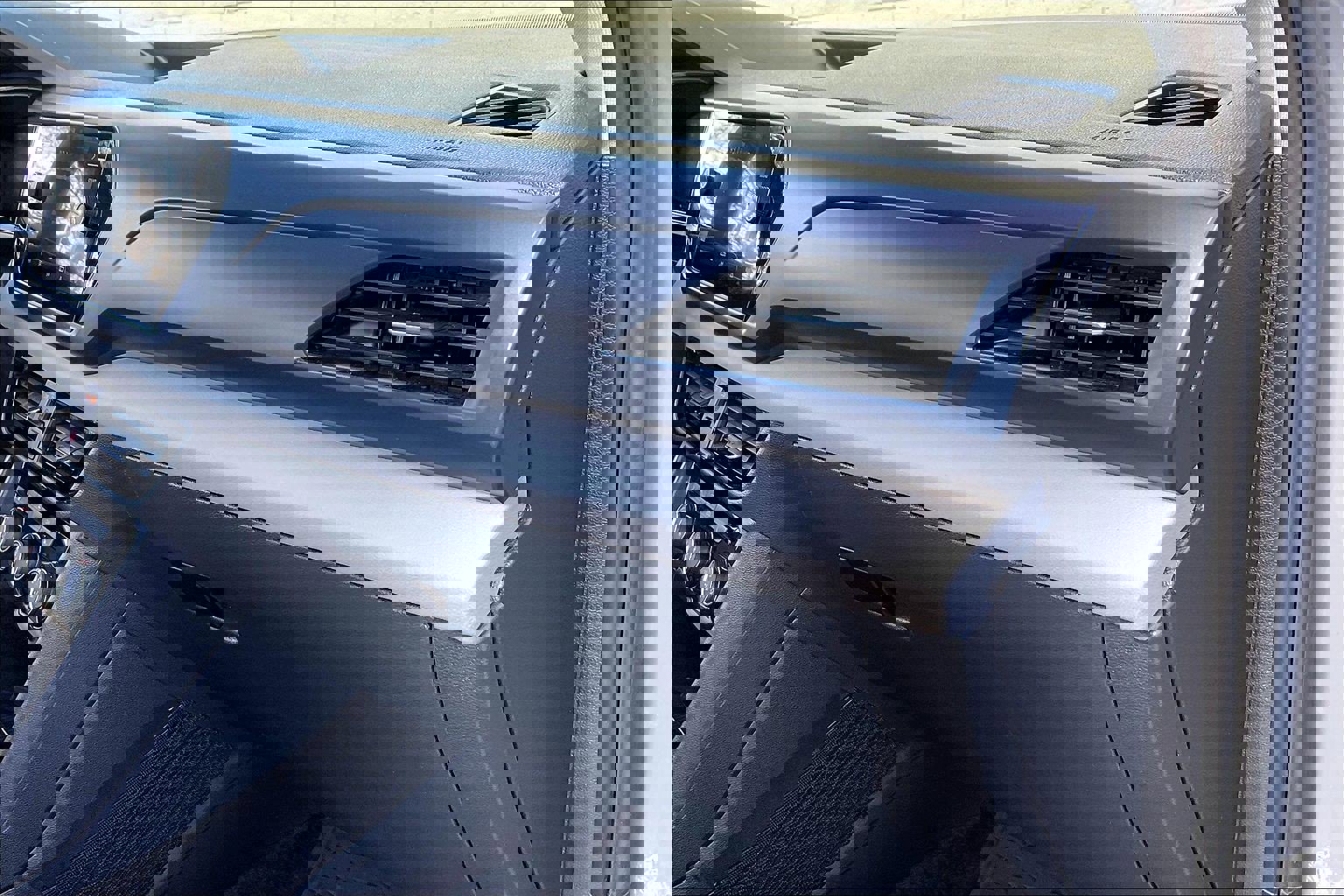 Certified 2023 Volkswagen Taos SE w/ Black Wheel Package image 16