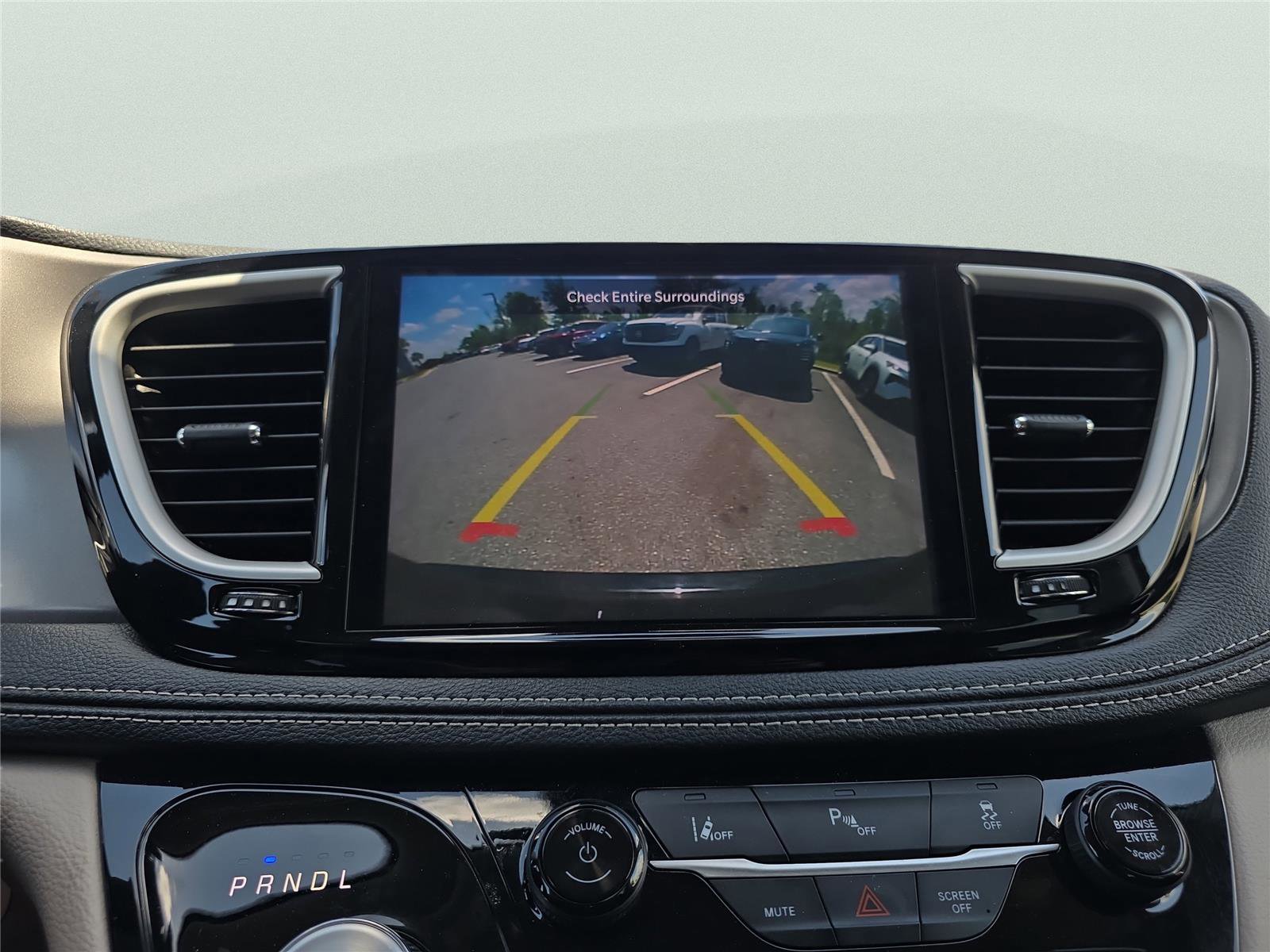 Used 2024 Chrysler Pacifica Select image 36