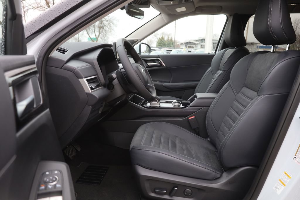 New 2025 Mitsubishi Outlander SE image 35
