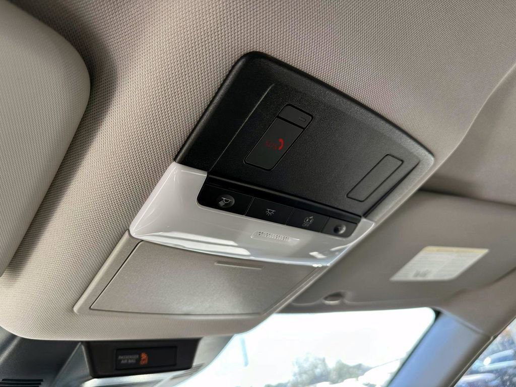 Certified 2025 Nissan Rogue SV image 32