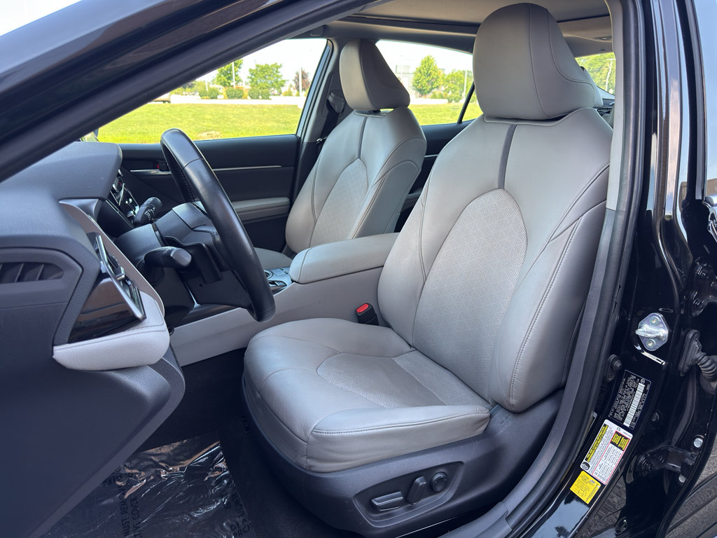 Used 2022 Toyota Camry XSE FWD image 11