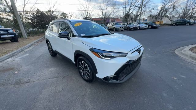 Used 2025 Toyota Corolla Cross SE image 4