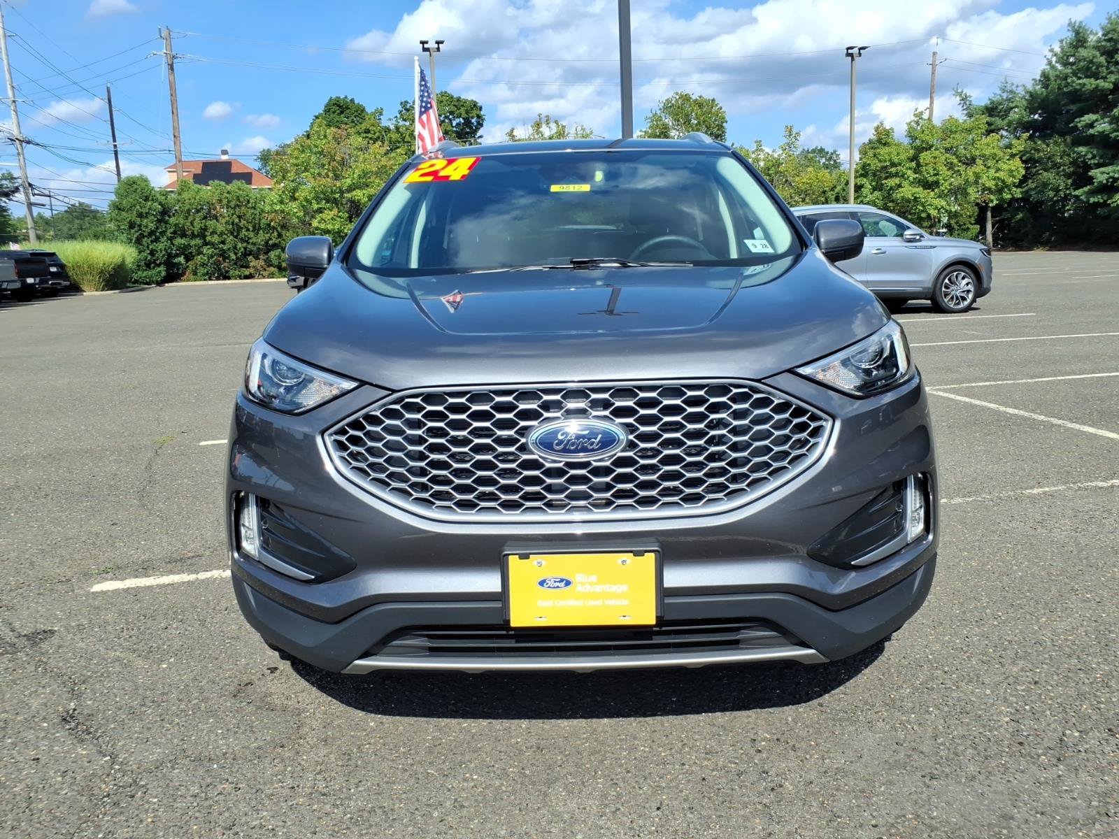 Certified 2024 Ford Edge SEL w/ Convenience Package AWD/4WD image 2