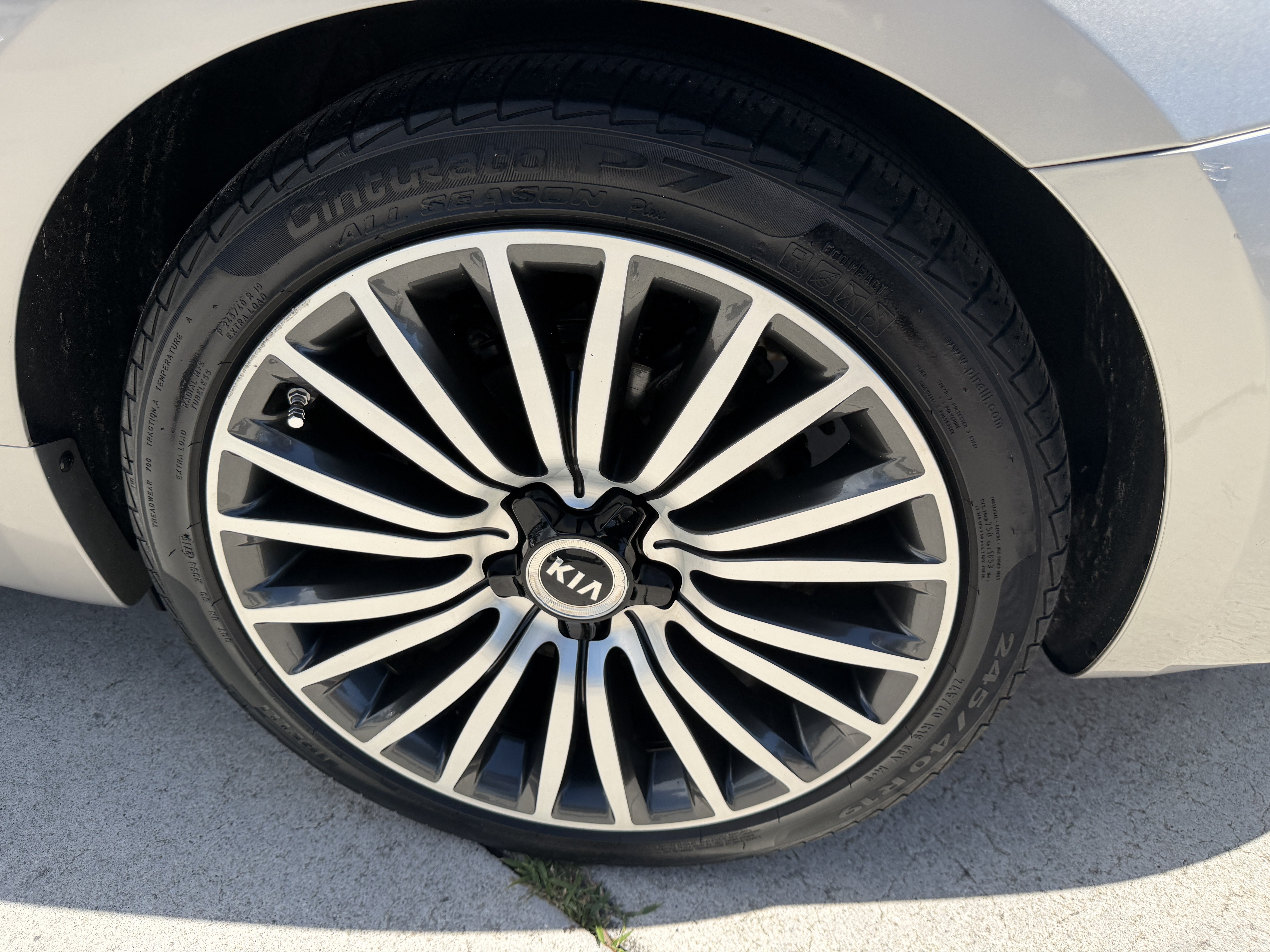 Used 2015 Kia Cadenza Premium w/ Technology Package FWD image 29
