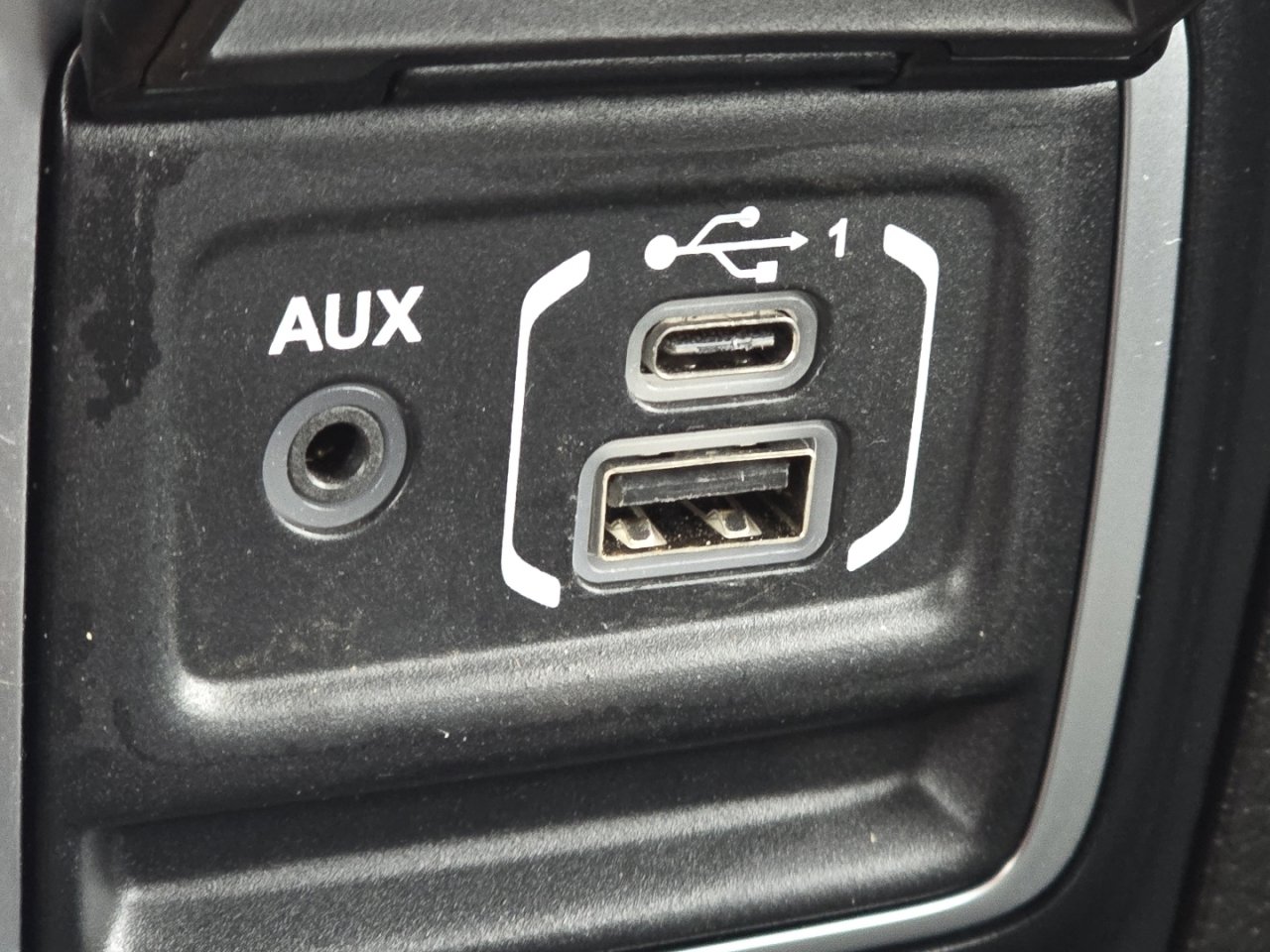 Used 2024 Jeep Gladiator Sport image 9