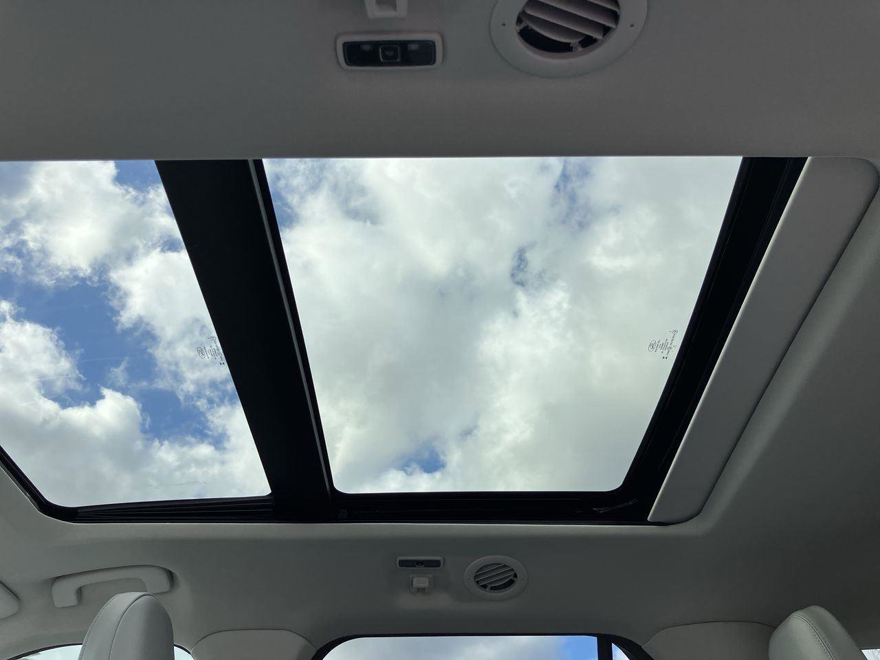 Used 2025 Ford Explorer Platinum w/ Ultimate Package image 25