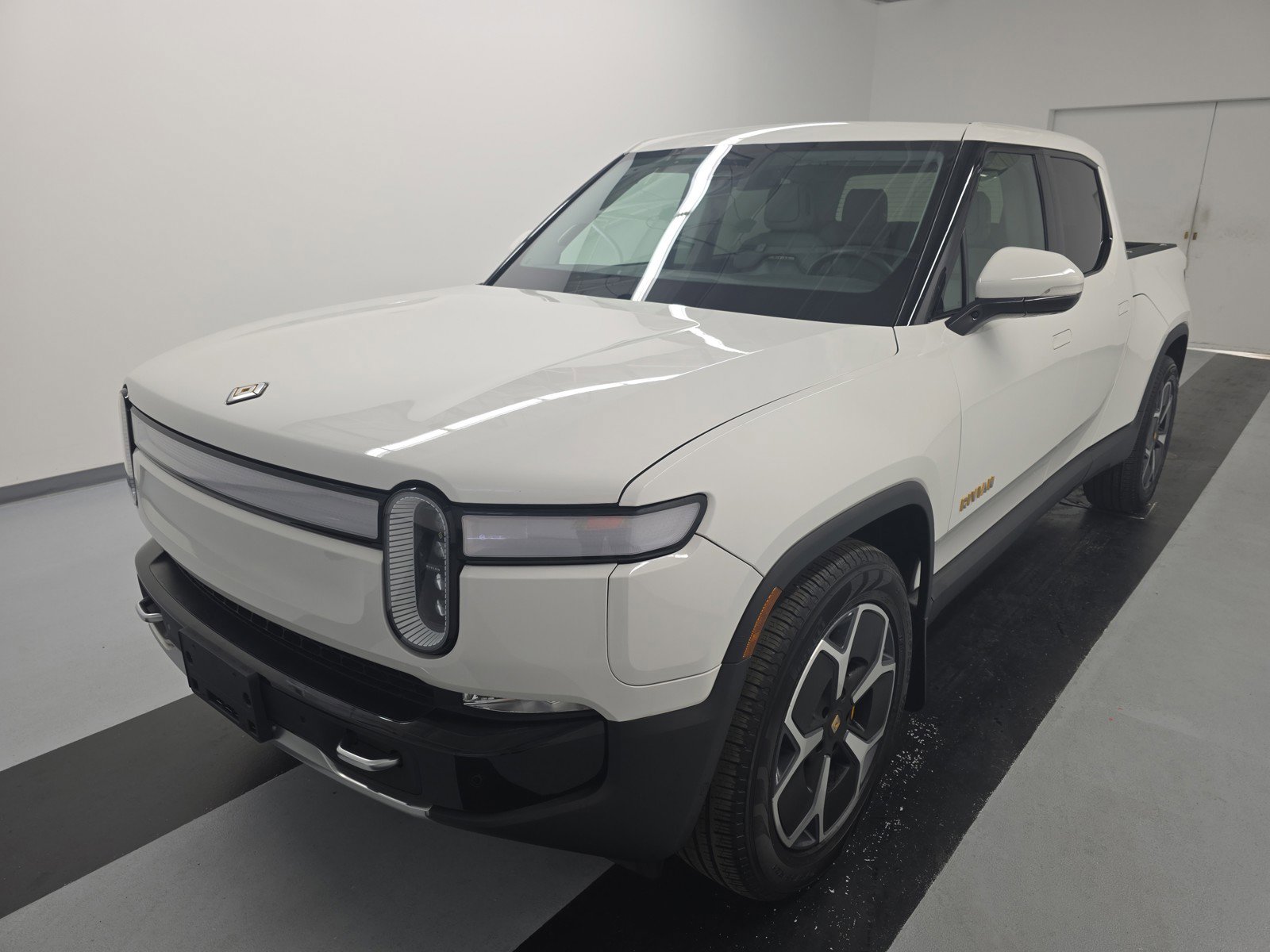 Used 2023 Rivian R1T Adventure AWD/4WD image 1