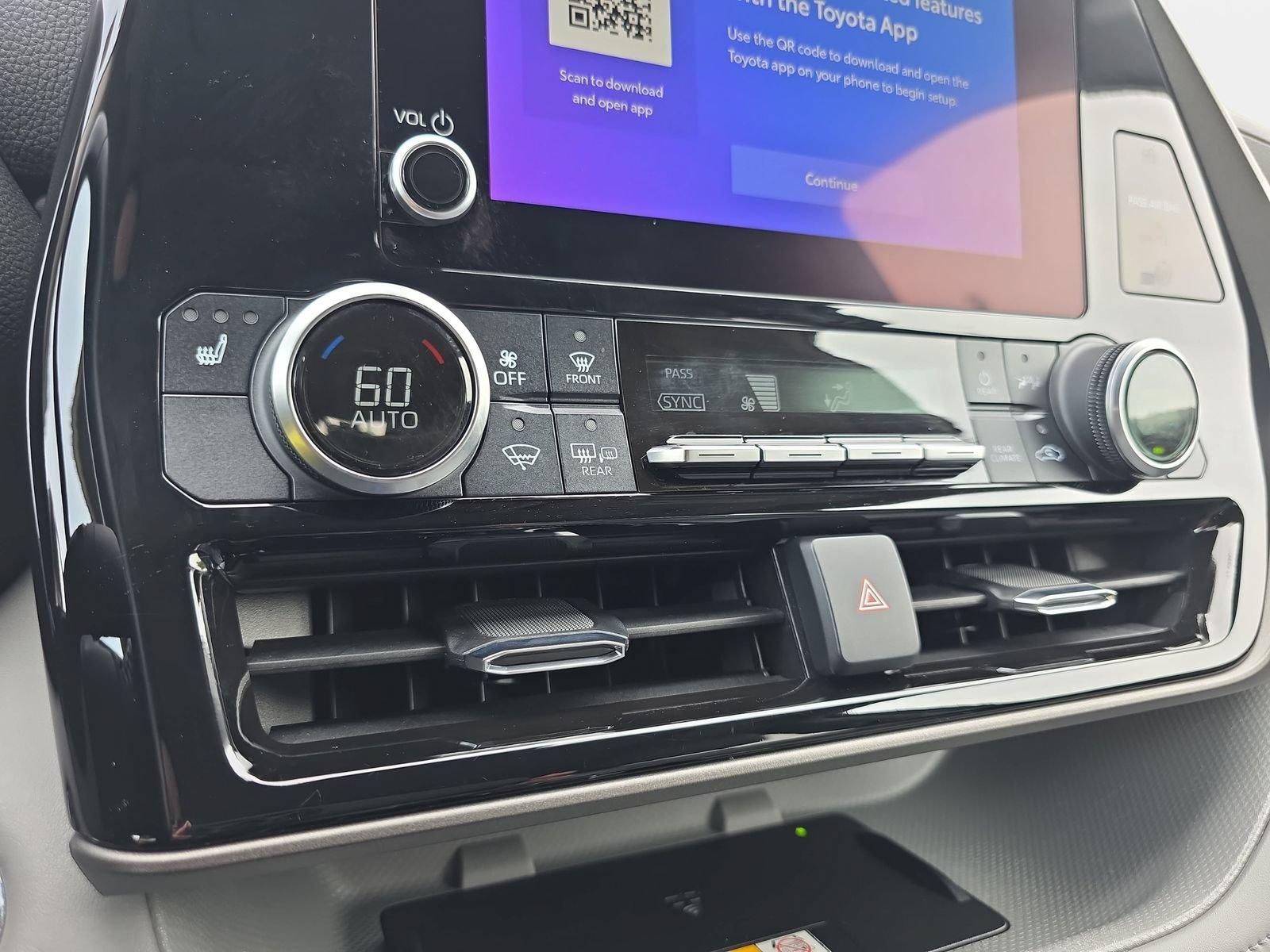 Used 2023 Toyota Highlander XLE FWD image 25