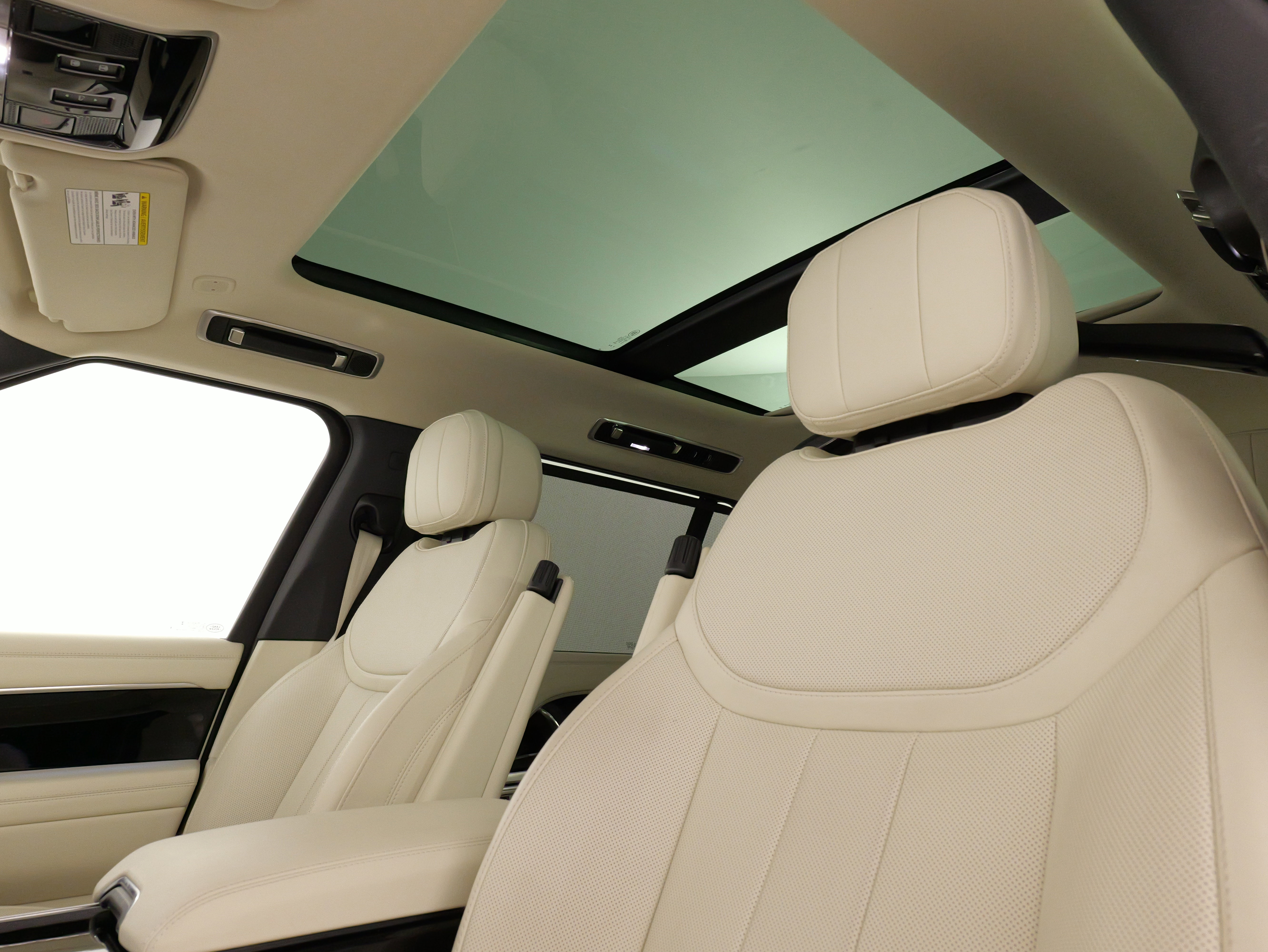 Used 2025 Land Rover Range Rover Long Wheelbase SE image 33