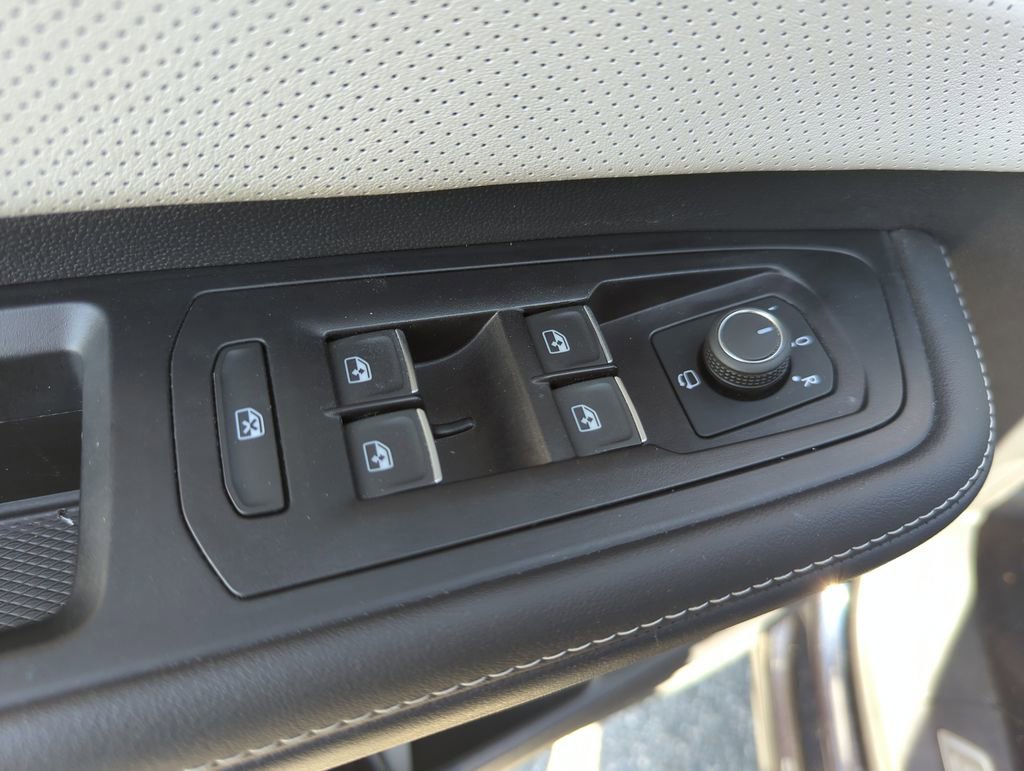 New 2025 Volkswagen Atlas Cross Sport SEL Premium R-Line image 31