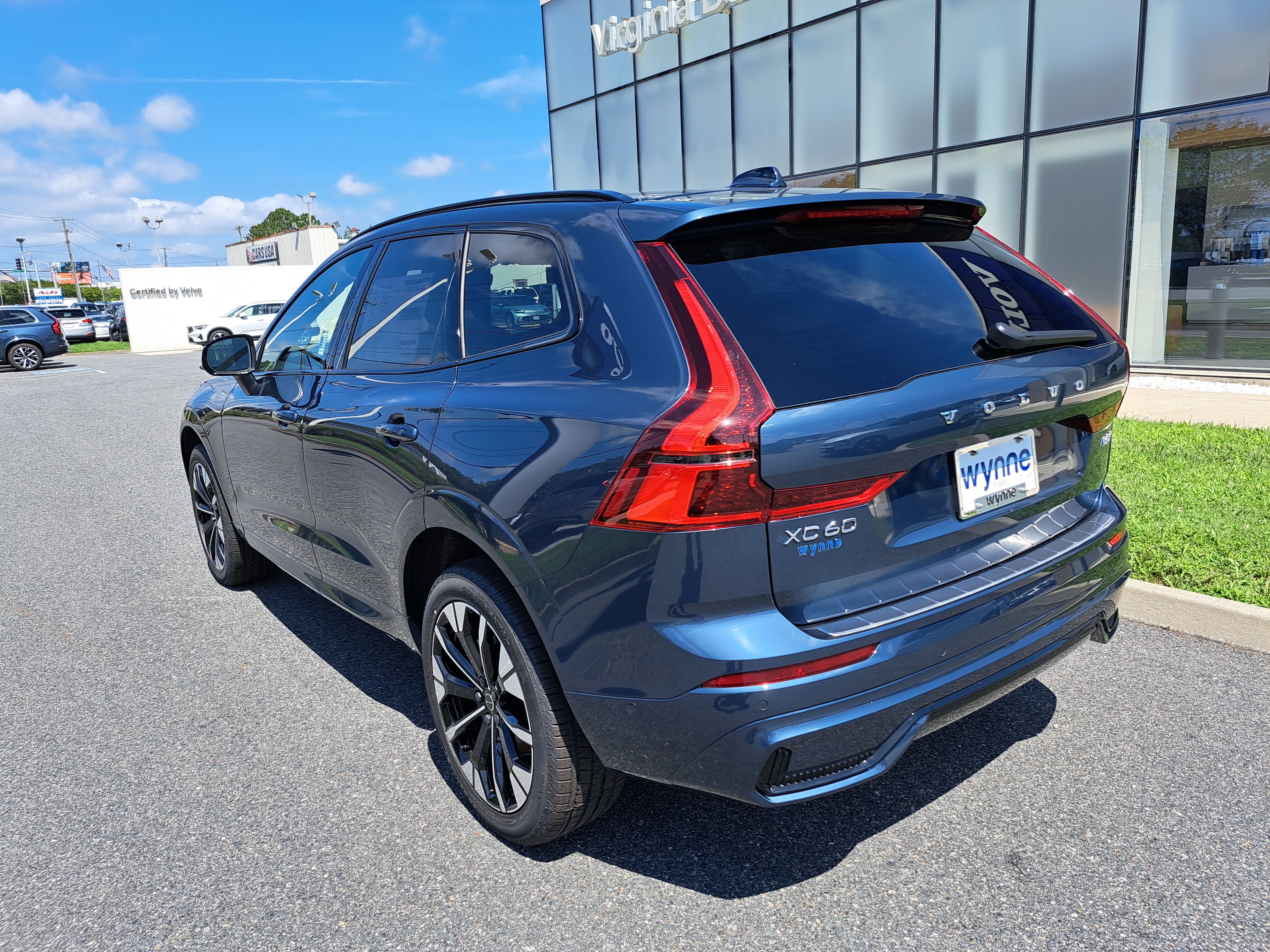 New 2026 Volvo XC60 B5 Plus w/ Protection Package Premier AWD/4WD image 4