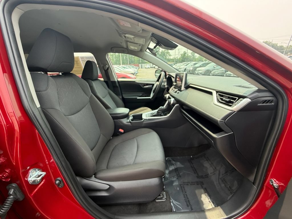 Used 2025 Toyota RAV4 XLE AWD/4WD image 27