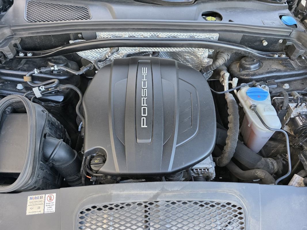 Used 2018 Porsche Macan image 34