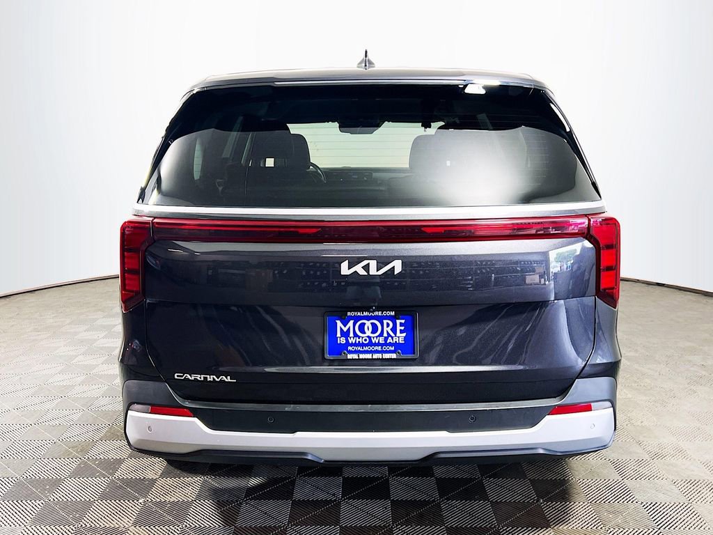 Used 2025 Kia Carnival FWD image 6