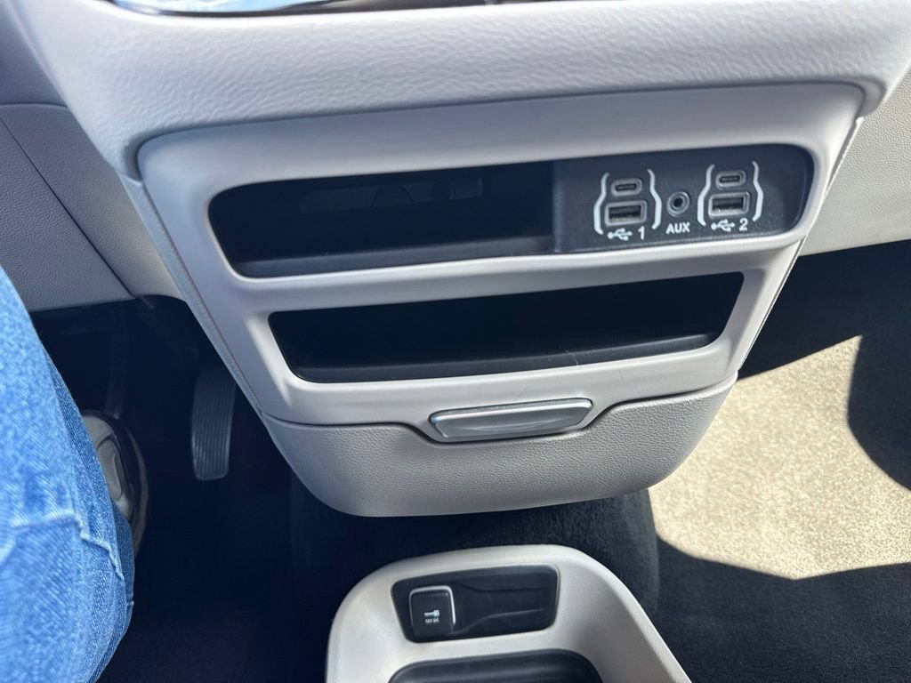 Used 2024 Chrysler Pacifica Touring-L FWD image 33