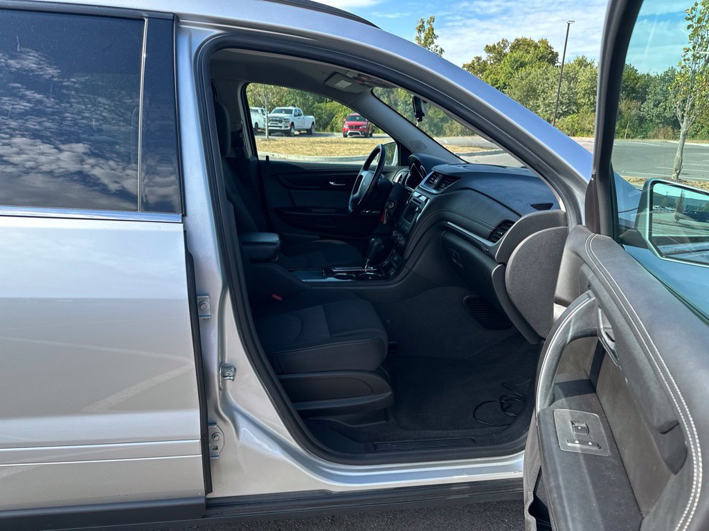 Used 2017 Chevrolet Traverse LT FWD image 22