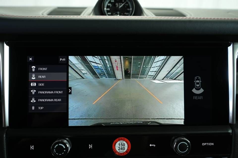 Certified 2025 Porsche Macan AWD/4WD image 19