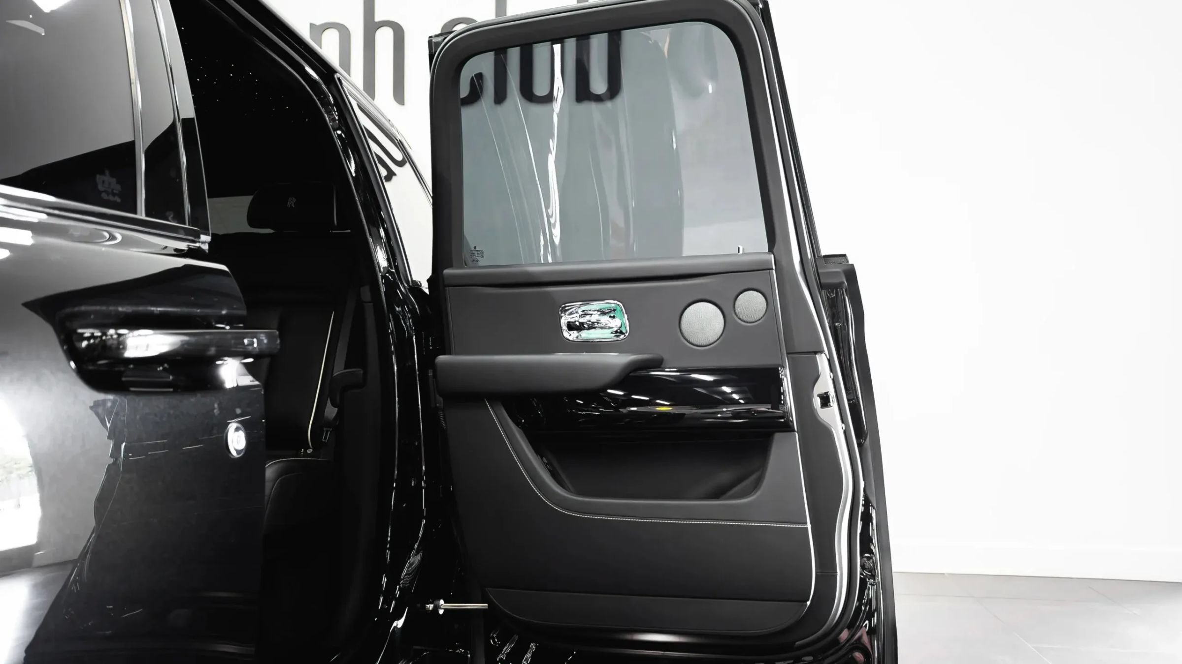 Used 2021 Rolls-Royce Cullinan AWD/4WD image 38