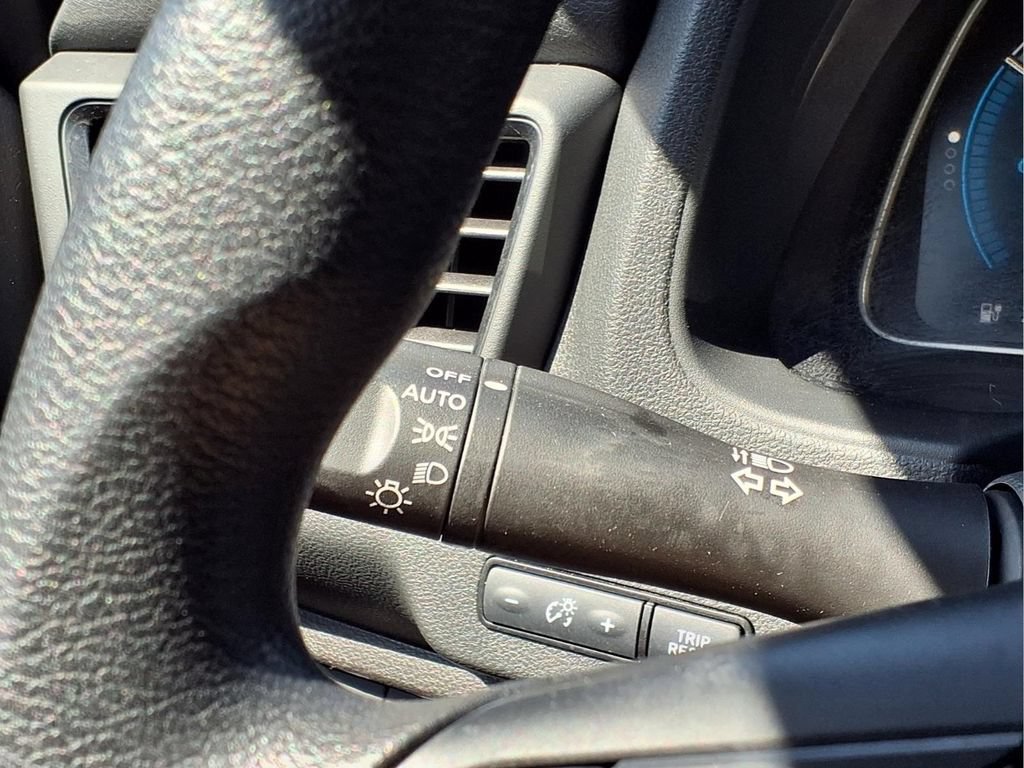 Used 2025 Nissan Leaf S FWD image 21