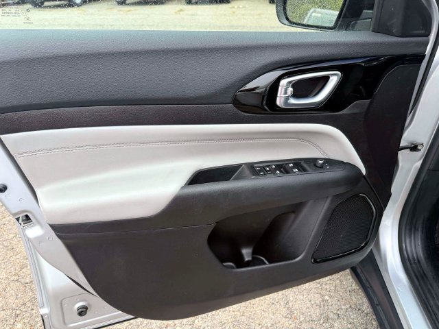 Certified 2025 Jeep Compass Limited AWD/4WD image 16