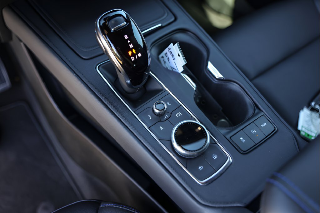Certified 2025 Cadillac XT4 Sport FWD image 19