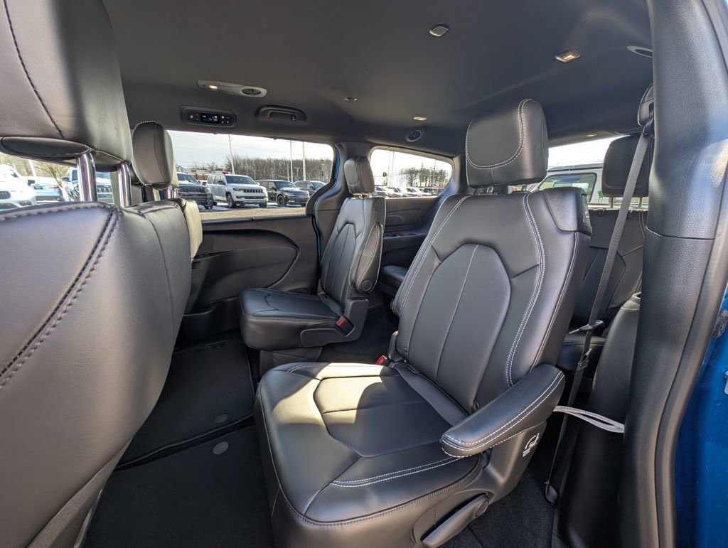 New 2026 Chrysler Pacifica Select w/ S Appearance Package AWD/4WD image 17