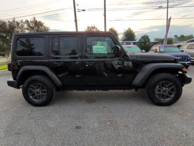 Used 2024 Jeep Wrangler Unlimited Sport AWD/4WD image 4