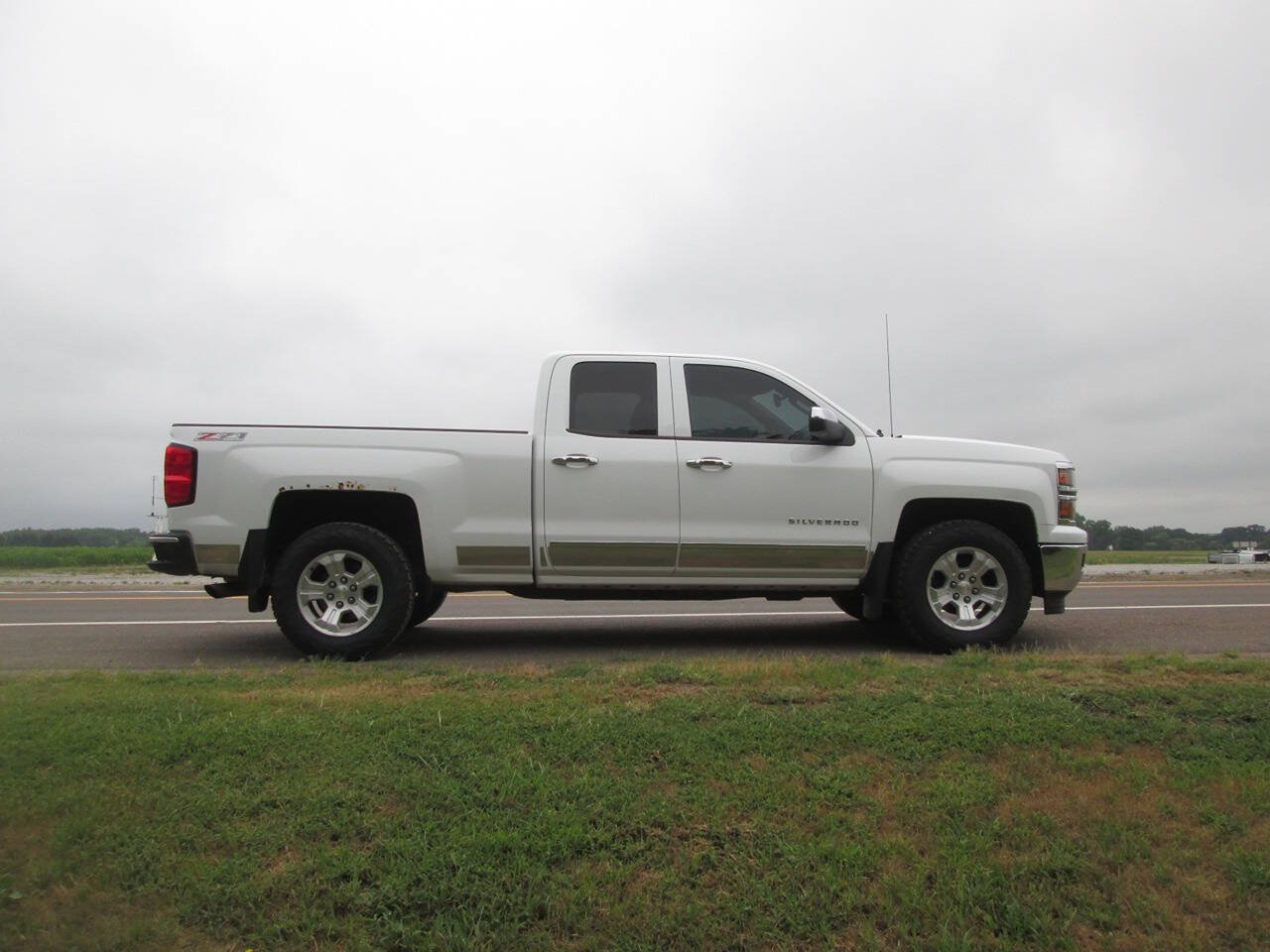 Used 2014 Chevrolet Silverado 1500 LTZ Z71 w/ LTZ Plus Package AWD/4WD image 7