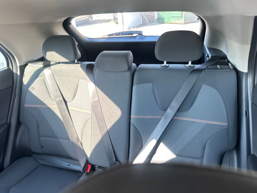 Used 2025 Kia Niro LX image 19