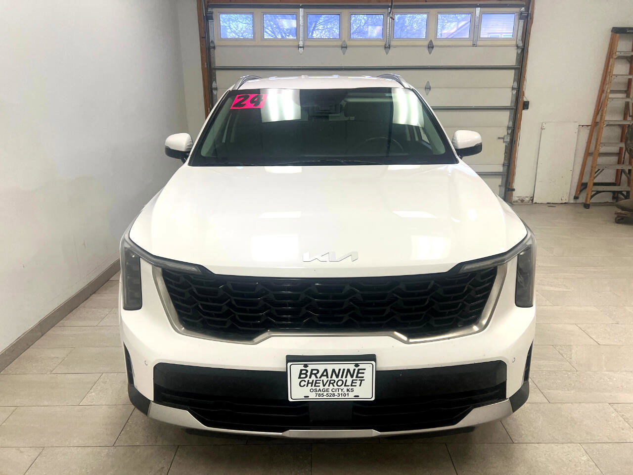 Used 2024 Kia Sorento S image 8