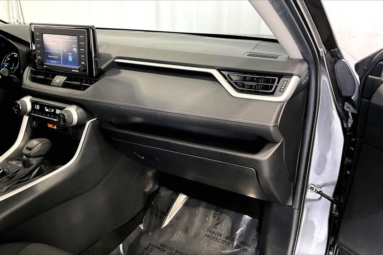 Used 2021 Toyota RAV4 XLE w/ Convenience Package image 16