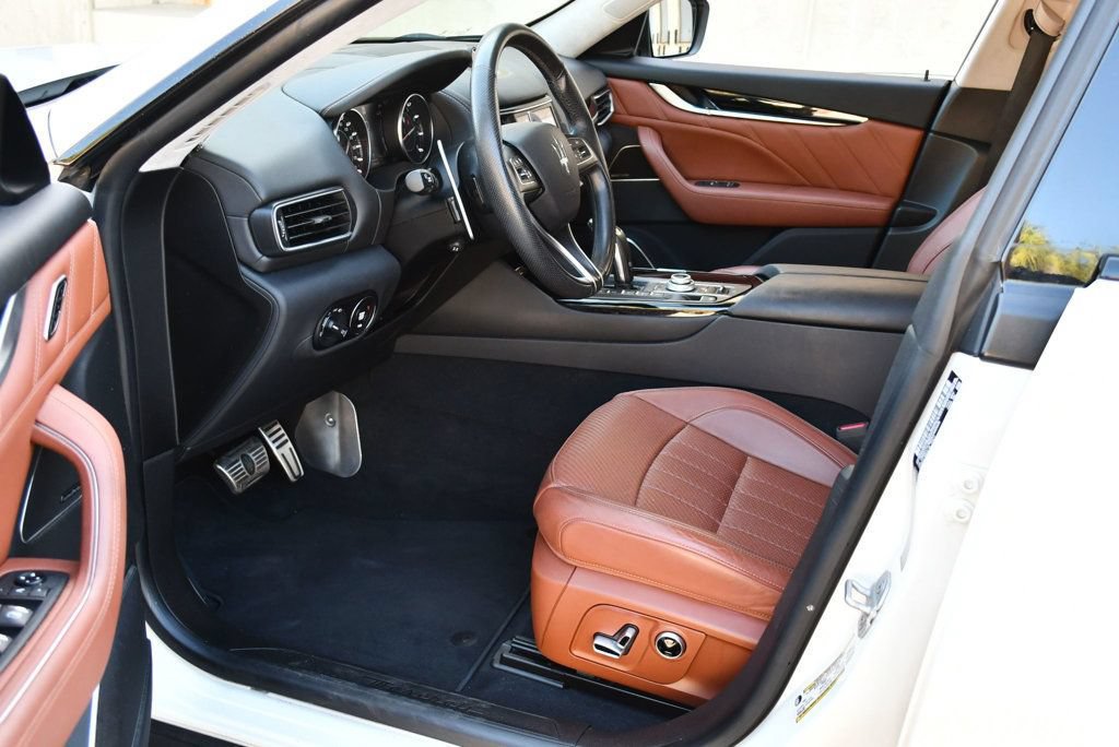 Used 2022 Maserati Levante Modena AWD/4WD image 16