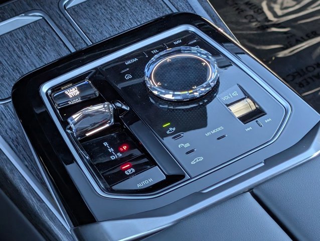 Used 2023 BMW 740i image 12