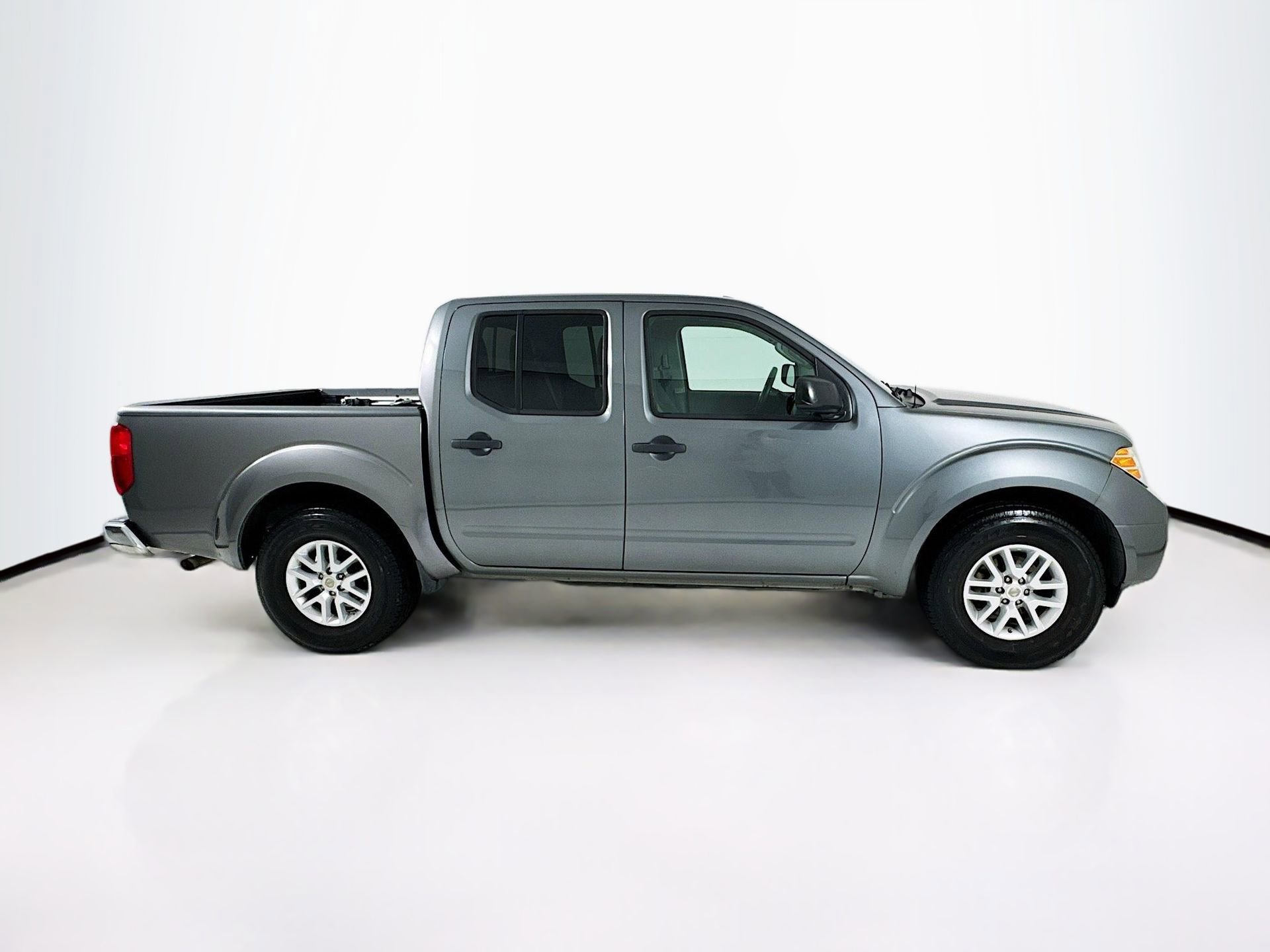 Used 2016 Nissan Frontier SV w/ SV Value Truck Package RWD image 9