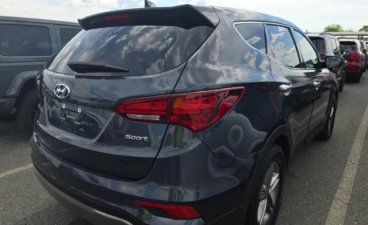 Used 2017 Hyundai Santa Fe Sport FWD image 3