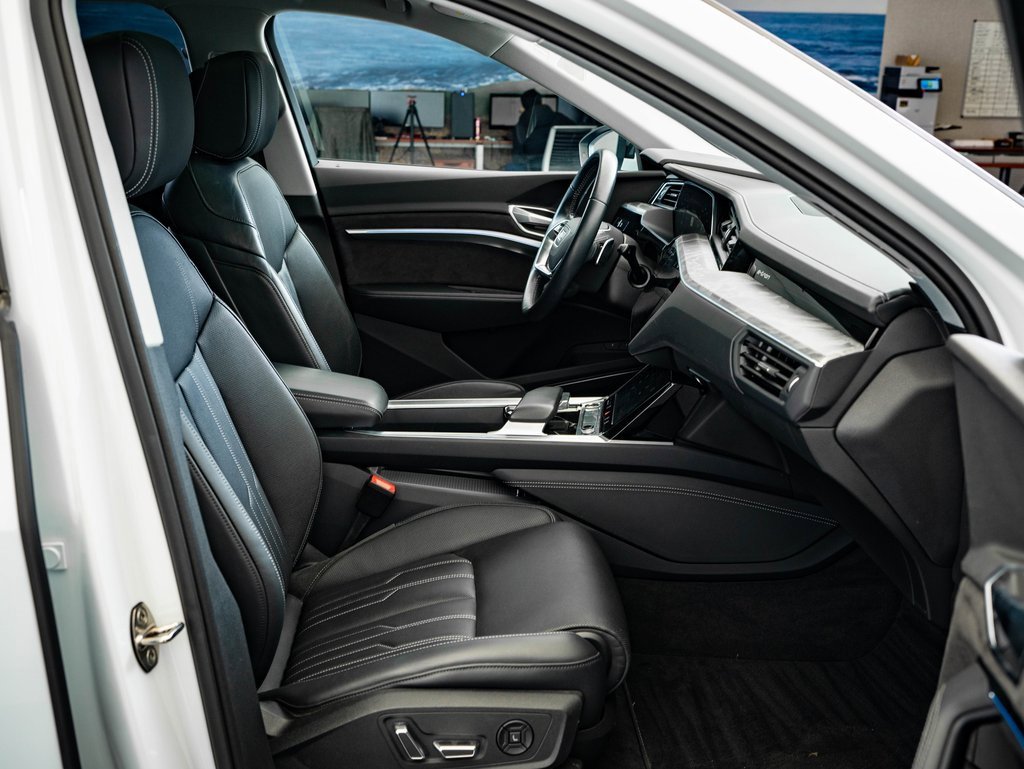 Used 2021 Audi e-tron Prestige w/ Prestige Package image 22
