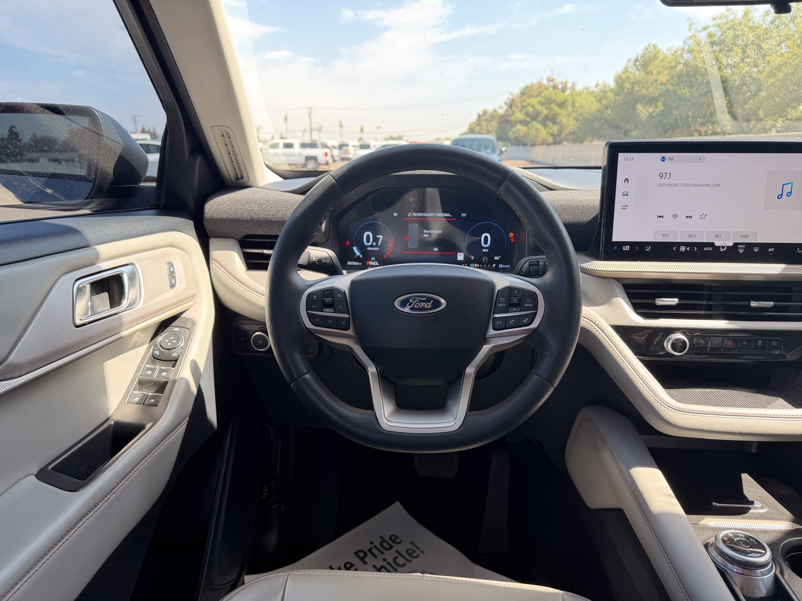 Used 2025 Ford Explorer Active w/ Active Comfort Package RWD image 18