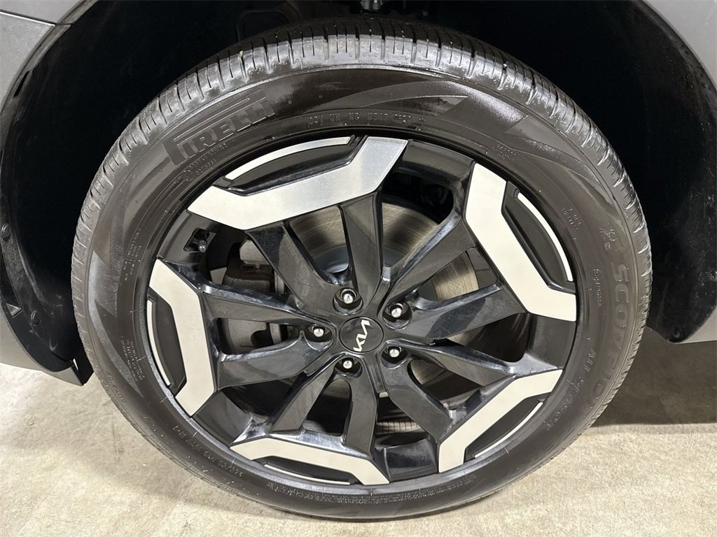 Used 2024 Kia Telluride EX w/ EX Captain's Chair Package image 27