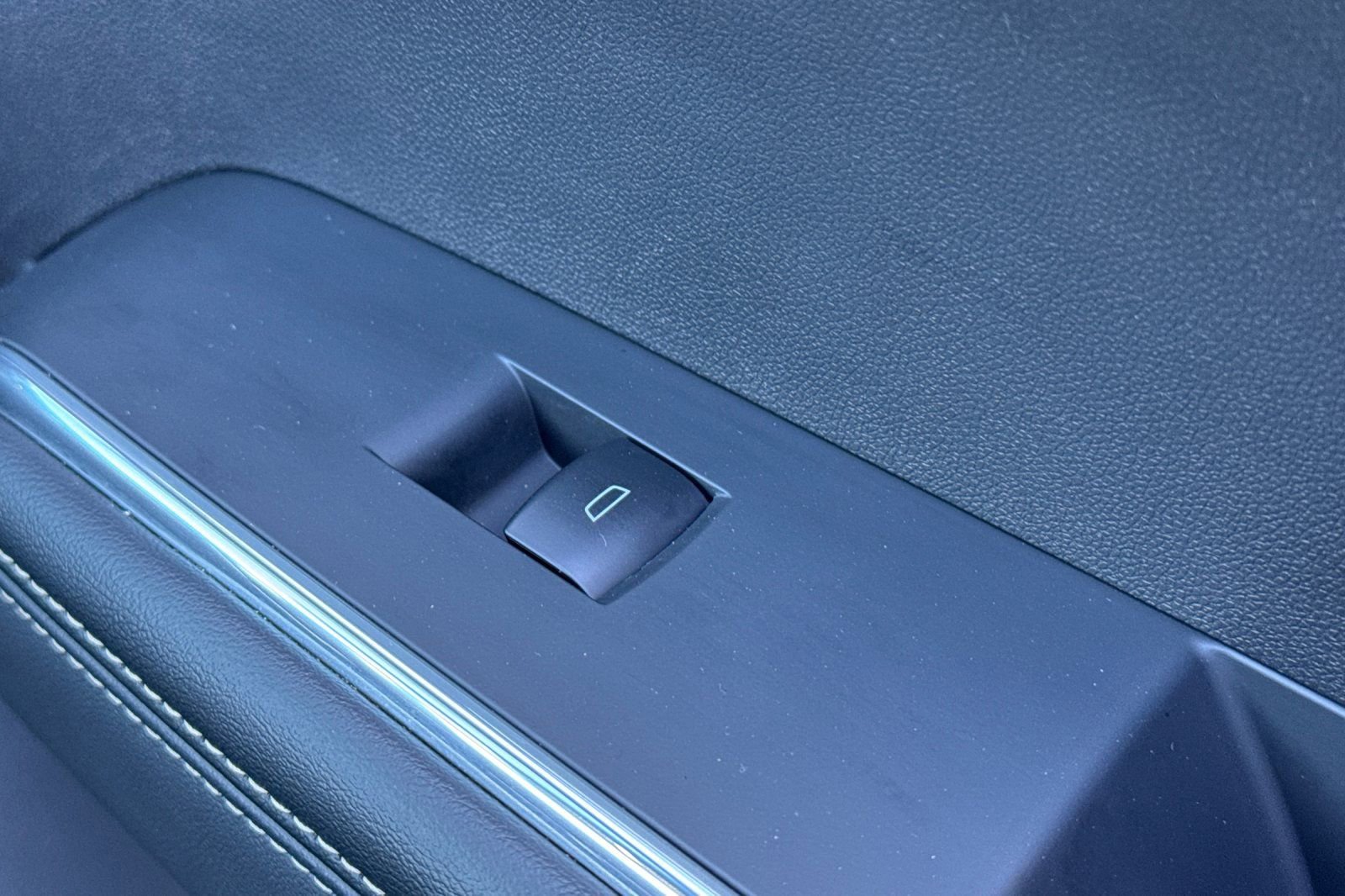 Used 2025 GMC Acadia Elevation image 20