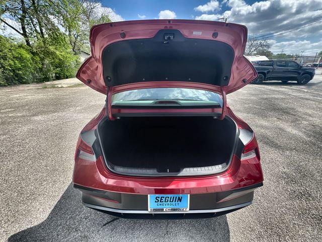 Used 2025 Hyundai Elantra SEL image 25