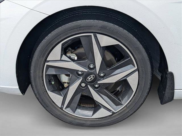 Used 2023 Hyundai Elantra Limited image 10