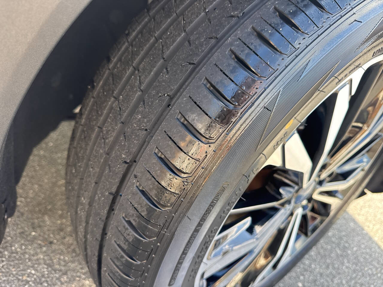 Used 2022 Ford Escape SE w/ SE Sport Appearance Package image 32